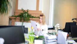 stafflookingatcontract